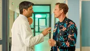 Im Bild: Dr. Schmidtke (Maximillian Grill, li.) hält nichts von Neiss' (Patrick Kalupa) Diagnose und seinen unkonventionellen Ideen. Im Bild: Dr. Schmidtke (Maximillian Grill, li.) hält nichts von Neiss' (Patrick Kalupa) Diagnose und seinen unkonventionellen Ideen.