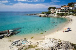 Strand bei der Gemeinde Campo nell'Elba.