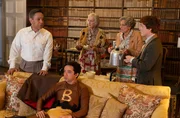 v.l.n.r. Hank Sawyer (David Bedella), Brett Hyde/Beaver (Nathan McMullen), Miss Thimble (Sarah Crowden), Mrs Clam (Belinda Lang) und Norman Whalley (Jack Gouldbourne). v.l.n.r. Hank Sawyer (David Bedella), Brett Hyde/Beaver (Nathan McMullen), Miss Thimble (Sarah Crowden), Mrs Clam (Belinda Lang) und Norman Whalley (Jack Gouldbourne).