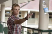 Durch ein Versehen ist Cam (Dominic Deutscher) mit verzaubertem Mondseewasser in Berührung gekommen und verfügt nun selbst über magische Kräfte. Durch ein Versehen ist Cam (Dominic Deutscher) mit verzaubertem Mondseewasser in Berührung gekommen und verfügt nun selbst über magische Kräfte.
