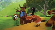 Franklin und B&auml;r streifen mit einem Geweih aus &Auml;sten auf dem Kopf durch den Wald und spielen Elchsaurier.