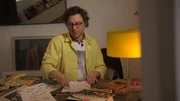 Der österreichische Modedesigner Arthur Arbesser entwickelt in seinem Studio neue Entwürfe zwischen Stoffmustern und Skizzen. Der österreichische Modedesigner Arthur Arbesser entwickelt in seinem Studio neue Entwürfe zwischen Stoffmustern und Skizzen.