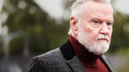 Jon Voight as Patrick "Paddy" Quinn