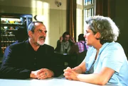 Uschi (Barbara Freier) hat überraschend Besuch von einem Fremden mit Namen Hagen Keyser (Klaus Hoser) bekommen, der den wahren Grund seines Kommens im Dunkeln läßt... Uschi (Barbara Freier) hat überraschend Besuch von einem Fremden mit Namen Hagen Keyser (Klaus Hoser) bekommen, der den wahren Grund seines Kommens im Dunkeln läßt...