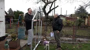 Steffen und Ronny nehmen das Projekt Gewächshaus erneut in Angriff - und hoffen, dass diesmal alles klappt. Steffen und Ronny nehmen das Projekt Gewächshaus erneut in Angriff - und hoffen, dass diesmal alles klappt.