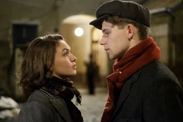 Emma Drogunova (Anezka), Simon Morz&eacute; (Franz Huchel).