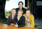 L-R: Sabine (Martina Poel), Maria (Brigitte Kren), Julie (Adele Neuhauser), Pippa Sponring (Miriam Stein). L-R: Sabine (Martina Poel), Maria (Brigitte Kren), Julie (Adele Neuhauser), Pippa Sponring (Miriam Stein).