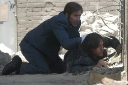 Nachdem Vitali (Jared Leto, r.) mit Handgranaten die gelieferten Waffen zerst&ouml;rt hat, um das bevorstehende Massaker zu verhindern, geraten er und Yuri (Nicolas Cage) in die Schusslinie...  +++ Die Verwendung des sendungsbezogenen Materials ist nur mit dem Hinweis und Verlinkung auf RTL+ gestattet. +++