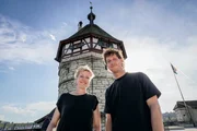 Donat besucht Munot Wächterin Sabine Hinz (l.) in Schaffhausen Donat besucht Munot Wächterin Sabine Hinz (l.) in Schaffhausen