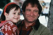 Mara Wilson (Natalie Hillard), Robin Williams (Daniel Hillard / Mrs. Doubtfire).