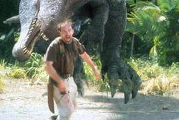 Wird Paul (William H. Macy) dem gefr&auml;&szlig;igen Dino entkommen?  +++ Die Verwendung des sendungsbezogenen Materials ist nur mit dem Hinweis und Verlinkung auf RTL+ gestattet. +++