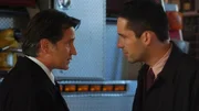 Jack (Anthony LaPaglia, li.) und sein Team suchen nach dem hoch angesehenen Feuerwehrmann Scott Marshall, der während eines Brandes zwei Kollegen aus dem Flammenmeer retten konnte, anschließend aber spurlos verschwand. Jack (Anthony LaPaglia, li.) und sein Team suchen nach dem hoch angesehenen Feuerwehrmann Scott Marshall, der während eines Brandes zwei Kollegen aus dem Flammenmeer retten konnte, anschließend aber spurlos verschwand.