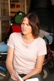 Sara (Jorja Fox) berichtet D.B. von den Ereignissen in den letzten Stunden und hofft, mit seiner und Nicks Hilfe Julie zu finden.