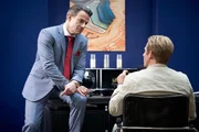 Die Ermittlungen zu einem Mordanschlag auf eine afrikanische Umweltaktivistin f&uuml;hren Paul (Daniel Roesner, r.) zu Robin Leisch (Urs Remond), dem CEO von Aequinox, einer auf Sch&uuml;rfrechte in Afrika spezialisierte milliardenschwere Firma. Doch Leisch ist nichts nachzuweisen.