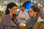 Nina (Maria Wedig, r.) gibt ihren Gefühlen nach und erklärt Carla (Sarah Mühlhause, l.), Luca auf ungewöhnliche Weise helfen zu wollen ... Nina (Maria Wedig, r.) gibt ihren Gefühlen nach und erklärt Carla (Sarah Mühlhause, l.), Luca auf ungewöhnliche Weise helfen zu wollen ...