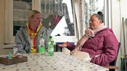 Vanessa (26, re.) im Gespräch mit ihrer Mama Katrin Vanessa (26, re.) im Gespräch mit ihrer Mama Katrin