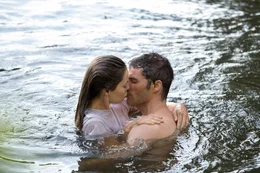 L-R: Amanda (Michelle Monaghan), Dawson (James Marsden)
