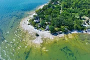 Im Naturschutzgebiet Long Point bereiten sich Zugvögel für die lange Passage über den Eriesee vor. Im Naturschutzgebiet Long Point bereiten sich Zugvögel für die lange Passage über den Eriesee vor.