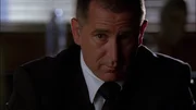 Jack (Anthony LaPaglia) befragt die Ex-Frau des Verschwundenen Ryan McAvoy. Seit drei Jahren wird die Tochter der beiden ebenfalls vermisst. Jack (Anthony LaPaglia) befragt die Ex-Frau des Verschwundenen Ryan McAvoy. Seit drei Jahren wird die Tochter der beiden ebenfalls vermisst.
