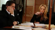 Als das Team die Ermittlungen nach dem verschwundenen Luke Horton aufnimmt, finden Jack (Anthony LaPaglia, li.), Samantha (Poppy Montgomery, re.) und der Rest des Teams heraus, dass er ein Doppelleben führt: Neben finanziellen Schwierigkeiten, verheimlicht er mit seiner Ehe seine eigentliche sexuelle Orientierung. Als das Team die Ermittlungen nach dem verschwundenen Luke Horton aufnimmt, finden Jack (Anthony LaPaglia, li.), Samantha (Poppy Montgomery, re.) und der Rest des Teams heraus, dass er ein Doppelleben führt: Neben finanziellen Schwierigkeiten, verheimlicht er mit seiner Ehe seine eigentliche sexuelle Orientierung.