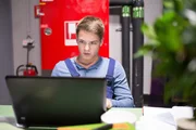 Moritz' (Marvin Linke) Gefühle für Lisa kommen über deren Comic wieder an die Oberfläche, doch kann er über seinen Schatten springen? Moritz' (Marvin Linke) Gefühle für Lisa kommen über deren Comic wieder an die Oberfläche, doch kann er über seinen Schatten springen?