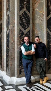Tim M&auml;lzer (r.) und Sepp Schellhorn im Kunsthistorischen Museum Wien