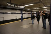 Menschen in U-Bahn-Tunneln in New York City