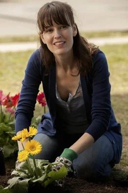 Amy Bowen (Rosemarie DeWitt)