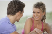 Erik (Alex Cubis) und Ondina (Isabel Durant) verbringen viel Zeit miteinander. Erik (Alex Cubis) und Ondina (Isabel Durant) verbringen viel Zeit miteinander.