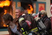 Gerettet: Taylor Kinney (M.) als Kelly Severide Gerettet: Taylor Kinney (M.) als Kelly Severide