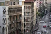 In Alexandria sind alte Lada-Taxis die Könige unter den Antiquitäten. Wie die meisten Autos im Land werden diese Sowjet-Limousinen seit kurzem mit ägyptischem Erdgas betrieben. In Alexandria sind alte Lada-Taxis die Könige unter den Antiquitäten. Wie die meisten Autos im Land werden diese Sowjet-Limousinen seit kurzem mit ägyptischem Erdgas betrieben.