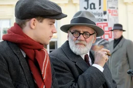 Franz Huchel (Simon Morz&eacute;, li.) bewundert Freud (Bruno Ganz). Weiteres Bildmaterial finden Sie unter www.br-foto.de.