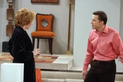 Evelyn (Holland Taylor, l.) bittet Alan (Jon Cryer, r.) und Charlie eine große Party für sie zu veranstalten ... Evelyn (Holland Taylor, l.) bittet Alan (Jon Cryer, r.) und Charlie eine große Party für sie zu veranstalten ...