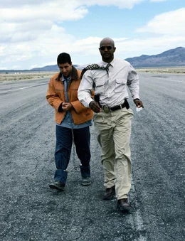 Durch eine eigenwillige Wendung des Schicksals befinden sich Archie (Adam Sandler, l.) und Keats (Damon Wayans, r.) pl&ouml;tzlich auf der Flucht - zu allem &Uuml;berfluss auch noch gemeinsam ...