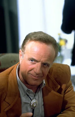 Der einzige Mensch, der Archie und Rock mehr hasst als die beiden einander, ist der skrupellose Drogenboss Frank Colton (James Caan), der sie um jeden Preis unter die Erde bringen will ...