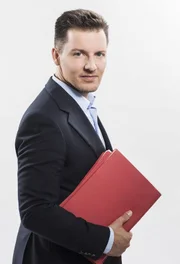 In "Mein Recht" gibt Rechtsanwalt Dr. Christian Horwath Ratschl&auml;ge, verhandelt mit Banken, Unternehmen und Beh&ouml;rden ...
