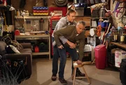 Don Burns (Kevin Nealon, l.); Adam Burns (Matt LeBlanc, r.) Don Burns (Kevin Nealon, l.); Adam Burns (Matt LeBlanc, r.)