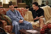 Charlie (Charlie Sheen, r.) versucht Alan (Jon Cryer, l.) aufzumuntern, der am Boden zerstört ist, nachdem er mitbekommen hat, dass Judith ein Date mit einem anderen Mann hat ... Charlie (Charlie Sheen, r.) versucht Alan (Jon Cryer, l.) aufzumuntern, der am Boden zerstört ist, nachdem er mitbekommen hat, dass Judith ein Date mit einem anderen Mann hat ...