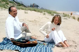 Harry (Jack Nicholson, l.) ist ein in die Jahre gekommener Schweren&ouml;ter, der ein erhebliches Problem mit gleichaltrigen Frauen an seiner Seite hat - bis er auf Erica (Diane Keaton, r.) trifft ...