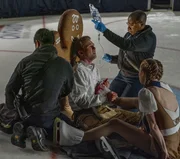 (v.l.n.r.) Howie "Chimney" Han (Kenneth Choi); Boyd (Ian Ward); Henrietta "Hen" Wilson (Aisha Hinds); Marylou (Tina Ivlev) (v.l.n.r.) Howie "Chimney" Han (Kenneth Choi); Boyd (Ian Ward); Henrietta "Hen" Wilson (Aisha Hinds); Marylou (Tina Ivlev)