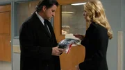 Nach einer Schießerei verschwindet der junge Strafverteidiger Joe Gibson. Die Suche wird für Jack (Anthony LaPaglia, li.) und Samantha Spade (Poppy Montgomery, re.) erschwert, als sie herausfinden, dass dieser unter paranoider Schizophrenie leidet. Nach einer Schießerei verschwindet der junge Strafverteidiger Joe Gibson. Die Suche wird für Jack (Anthony LaPaglia, li.) und Samantha Spade (Poppy Montgomery, re.) erschwert, als sie herausfinden, dass dieser unter paranoider Schizophrenie leidet.