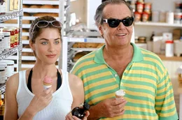 Die junge Marin Barry (Amanda Peet, l.) f&auml;hrt mit ihrer neuen Liebschaft, dem wesentlich &auml;lteren Harry (Jack Nicholson, r.) zum Strandhaus ihrer Mutter, um dort ungest&ouml;rt das Wochenende miteinander zu verbringen.