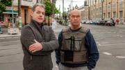 Für Gerichtsvollzieher Björn Ellendt (li.) und Schlosser Jörg Hermann ist jeder Einsatz potenziell gefährlich. Für Gerichtsvollzieher Björn Ellendt (li.) und Schlosser Jörg Hermann ist jeder Einsatz potenziell gefährlich.