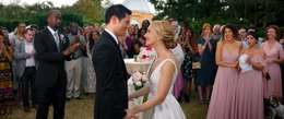 Solomon 'Sol' Chau (Harry Shum Jr., v.l.) und Jenn Carter (Jessica Rothe, v.r.)