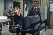 Sara Garcia als Jennifer Morales und Luke Forbes als Jonathan Peck