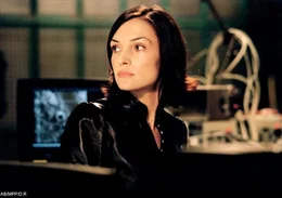 Rachel (Famke Janssen)