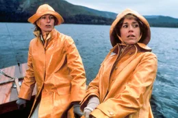 Julia (Vanessa Redgrave, li.) und Lillian (Jane Fonda, re.) unterwegs auf dem Segelboot: Die beiden sind Freundinnen seit Kindheitstagen.