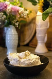 Aufgeschlagene Butter mit Sumak Aufgeschlagene Butter mit Sumak