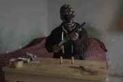 Bewaffneter Mann Bewaffneter Mann
