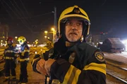 Berufsfeuerwehr Basel. Thomas Meyer, Wachtmeister Berufsfeuerwehr Basel, und sein Team bei einem Einsatz an der Bahnanlage. Berufsfeuerwehr Basel. Thomas Meyer, Wachtmeister Berufsfeuerwehr Basel, und sein Team bei einem Einsatz an der Bahnanlage.